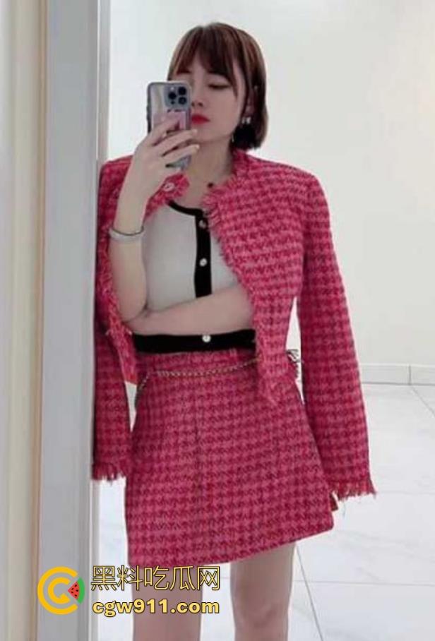 广州工商银行职员【蔡梦】利用身体上位,敬业金融女出卖身体勾搭老总,变身人肉榨精机混圈子!-3