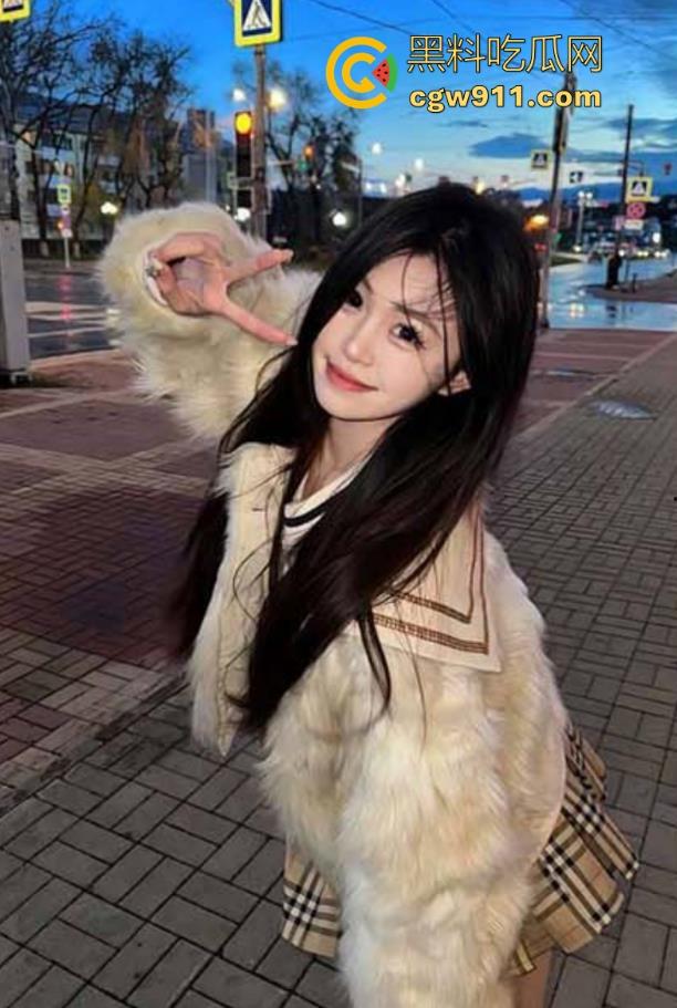 海角乱伦!姐夫满足不了姐姐弟弟来帮忙,爆操跟姐夫通话中的骚姐姐,边淫叫边给电话那头得人渣姐夫听!-3