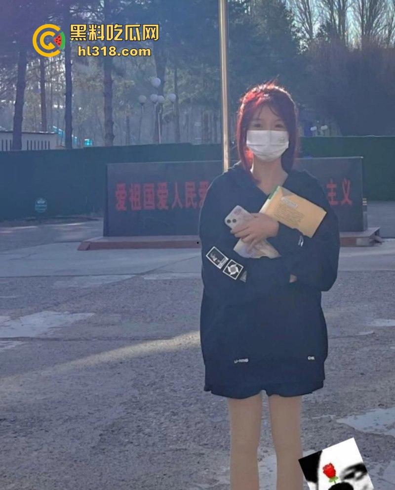 乖巧可爱学生妹还是遭黄毛得手,与小伙无套性爱露脸口交,我还是想不通!我到底是输在什么地方!-1