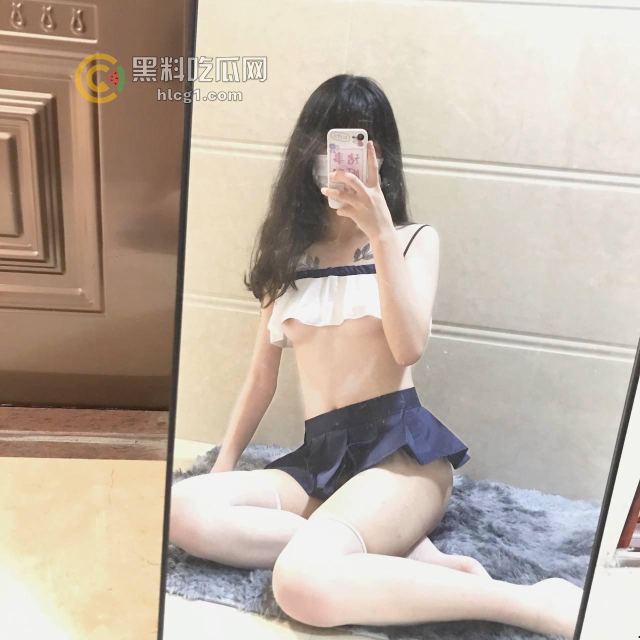 2002年小嫩妹自拍裸照泄露,白嫩光滑的完美身材引发围观!-4