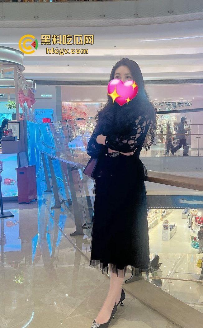 厦门极品御姐【夏青青】黑森林3P狂欢!骚母狗私拍曝光,姿势骚得让人顶不住!-3