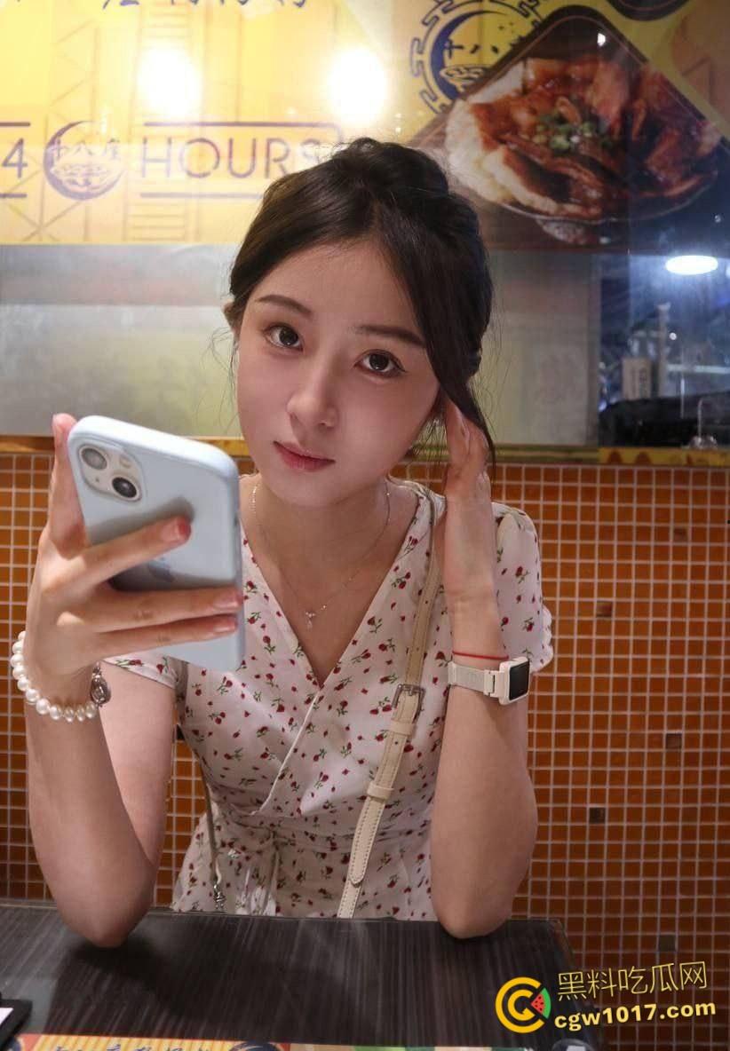 黑龙江高颜值反差婊【赵丽娜】被金主调教成母狗,黑丝乳夹跪爬深喉吞精画面骚到极致!-2