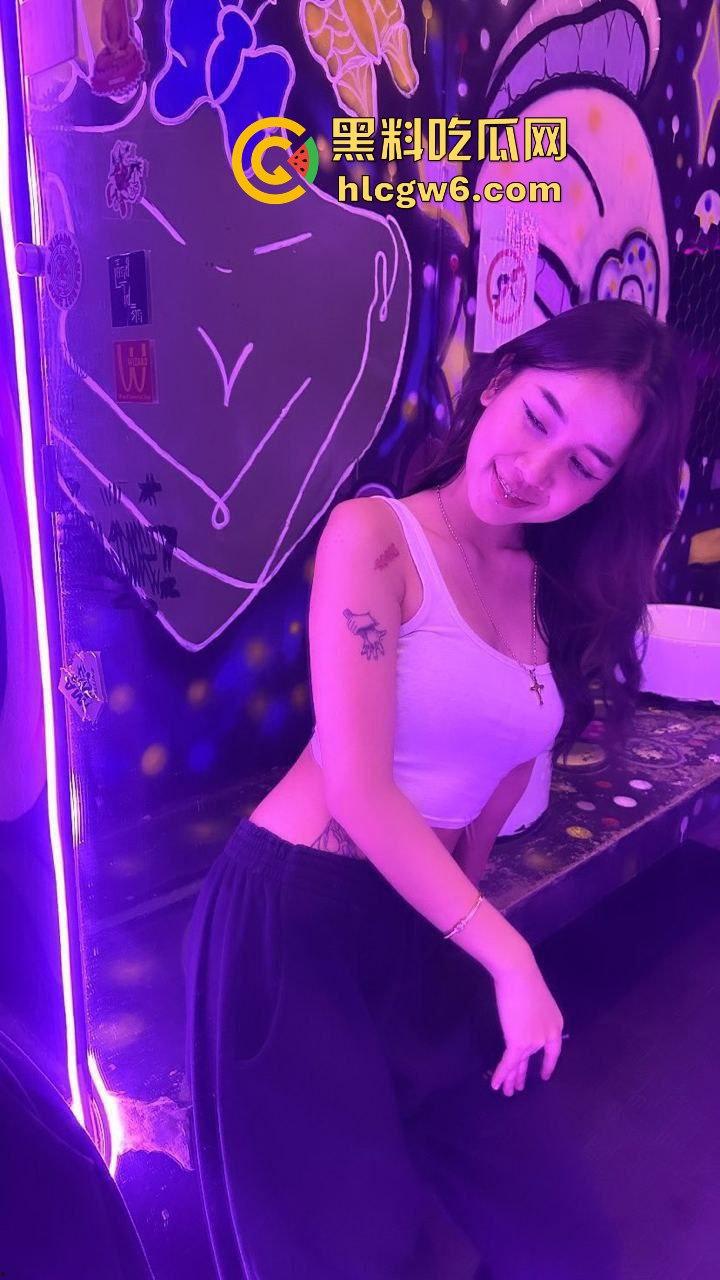 酒吧艳遇越南美人『Nana』妩媚动人回酒店,卸妆后略有落差却靠娇喘微哼扳回一城,这异域风情让人难忘!-4