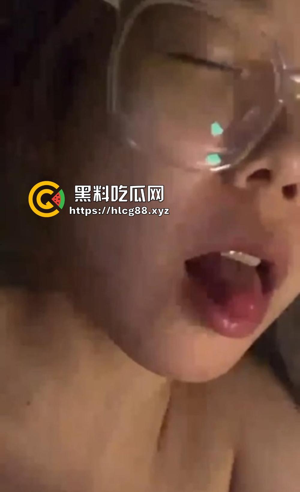 山西网恋骚货『李甜馨』奔现露真身,眼镜婊线上发浪照勾魂,线下操翻反差逼,让她跪喊爸爸!-6