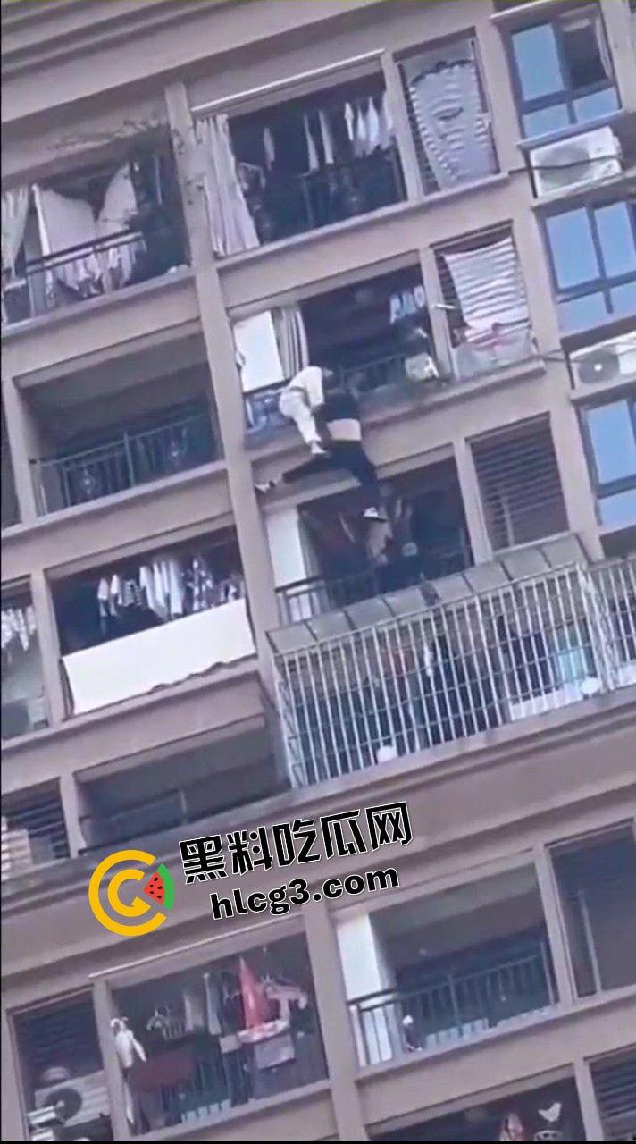 活久见!重庆书法老师『黄钦煌』爱上年轻大奶幼师 回家闹离婚 跳楼威胁妻子未果 坠楼死亡!-7