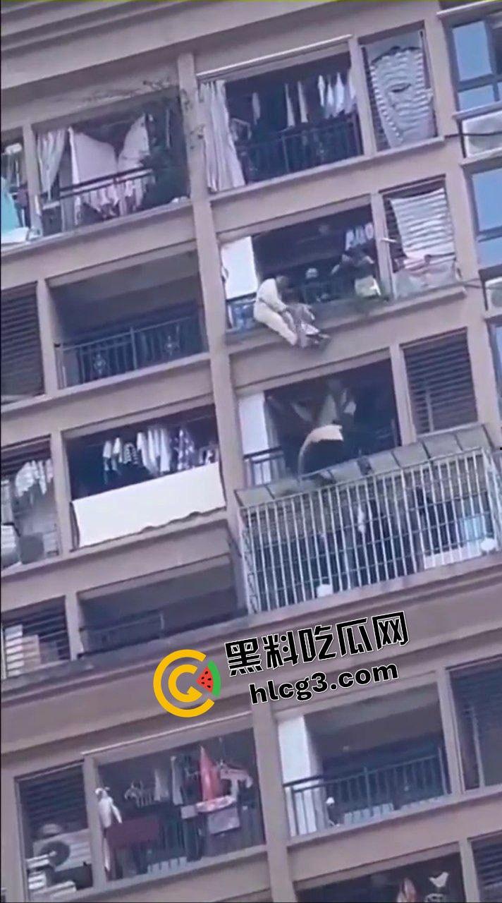 活久见!重庆书法老师『黄钦煌』爱上年轻大奶幼师 回家闹离婚 跳楼威胁妻子未果 坠楼死亡!-9