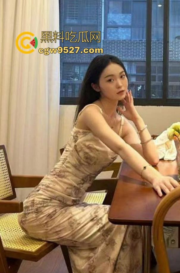 浙江工商大学高颜值女神【严妍】跟男友性爱视频曝光,御姐气质风情万种,黑丝露脸撸管必备的性感尤物!-3