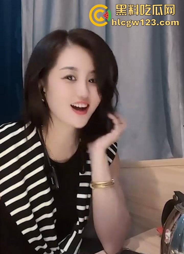 抖音熟女网红 【陈佳儿】直播打pk输了 处罚烟头烫舌针扎胸 狂野大胆作风 是个狠角色!-4