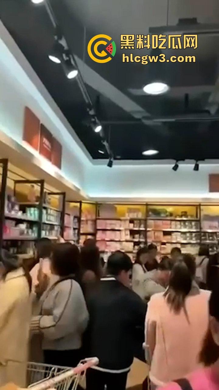 卫生巾集体塌房!女网友:怀疑过内裤和男人,唯独没怀疑过卫生巾-4