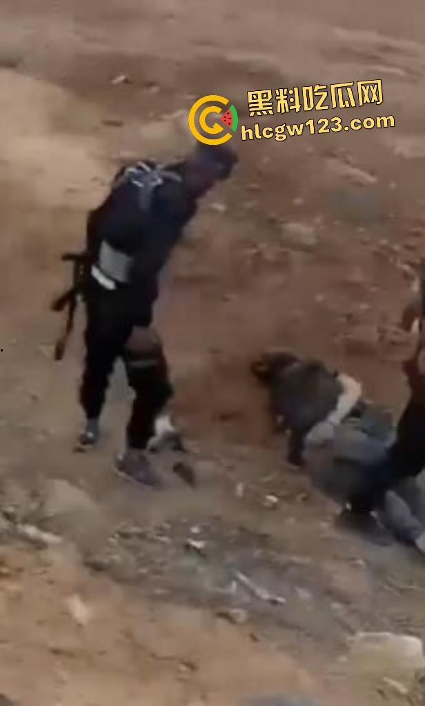 加沙暴徒踩以色列人质如蹦床!分尸虐杀血腥,扬言以色列人是孬种!-6