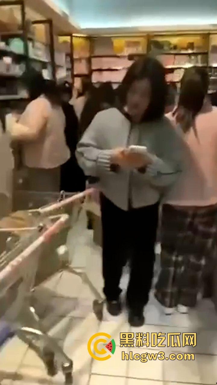 卫生巾集体塌房!女网友:怀疑过内裤和男人,唯独没怀疑过卫生巾-6