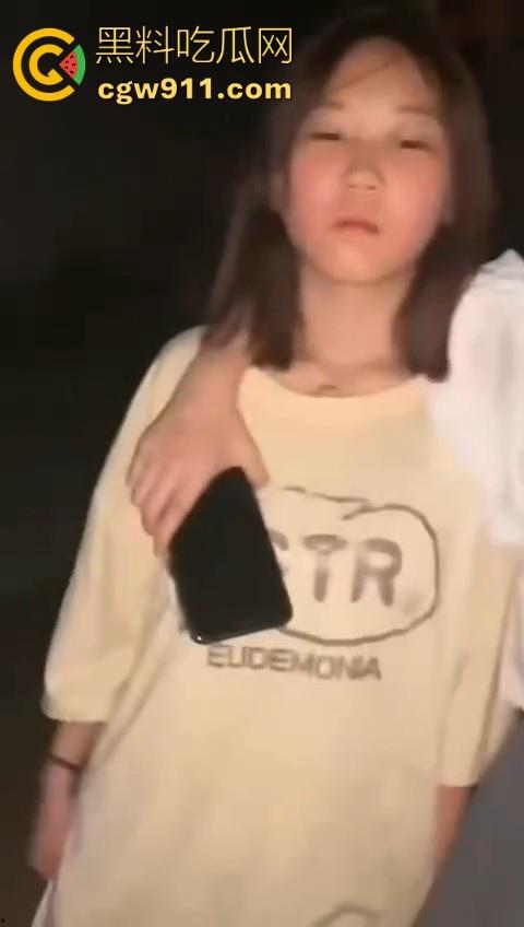 清纯的脸庞下竟然藏着恶毒的心,不知道的还以为是亲密姐妹谈话,没想到是霸凌者的炫耀!-1