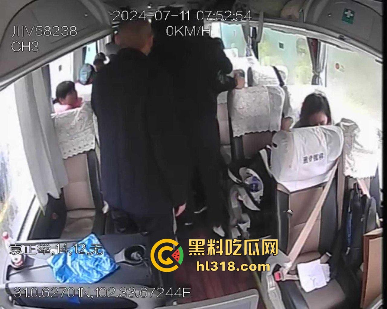 天降横祸!明天跟意外都不知道哪个先来,在车里坐的好好的突然大石砸下来,当场死亡,太惨了!-4