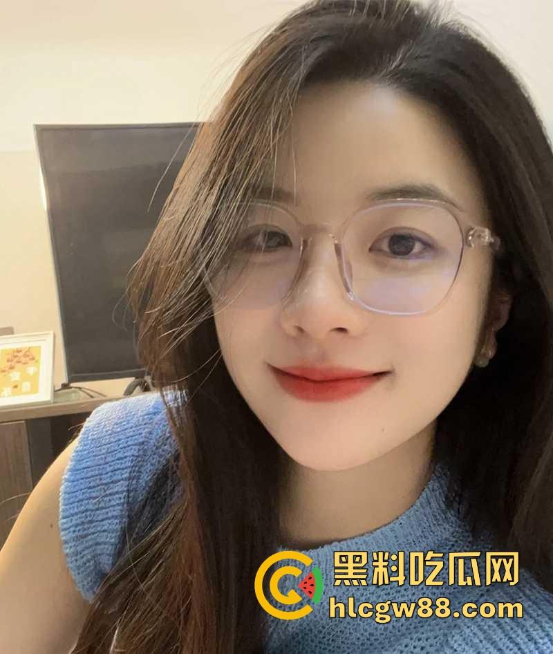 湖南反差人妻【张欣】背着老公与情夫裸聊调情 阴毛旺盛性欲极强 撅臀揉穴玩到喷水-3