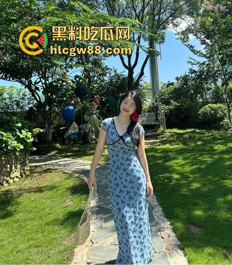 湖南反差人妻【张欣】背着老公与情夫裸聊调情 阴毛旺盛性欲极强 撅臀揉穴玩到喷水-4