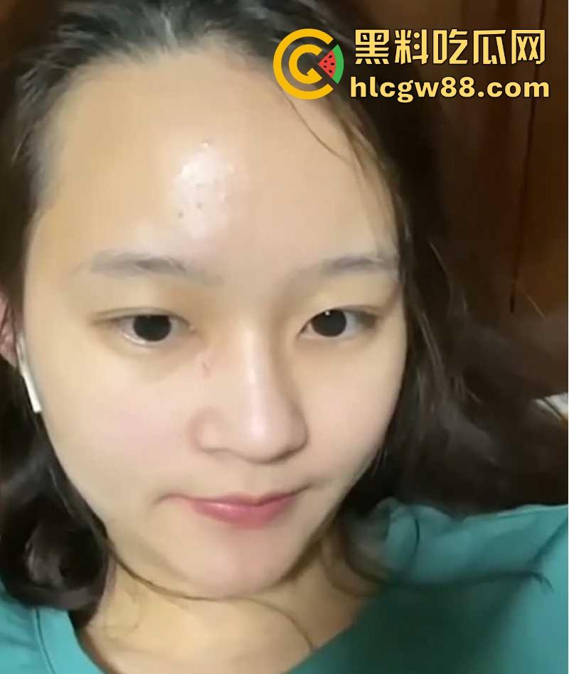 湖南反差人妻【张欣】背着老公与情夫裸聊调情 阴毛旺盛性欲极强 撅臀揉穴玩到喷水-5