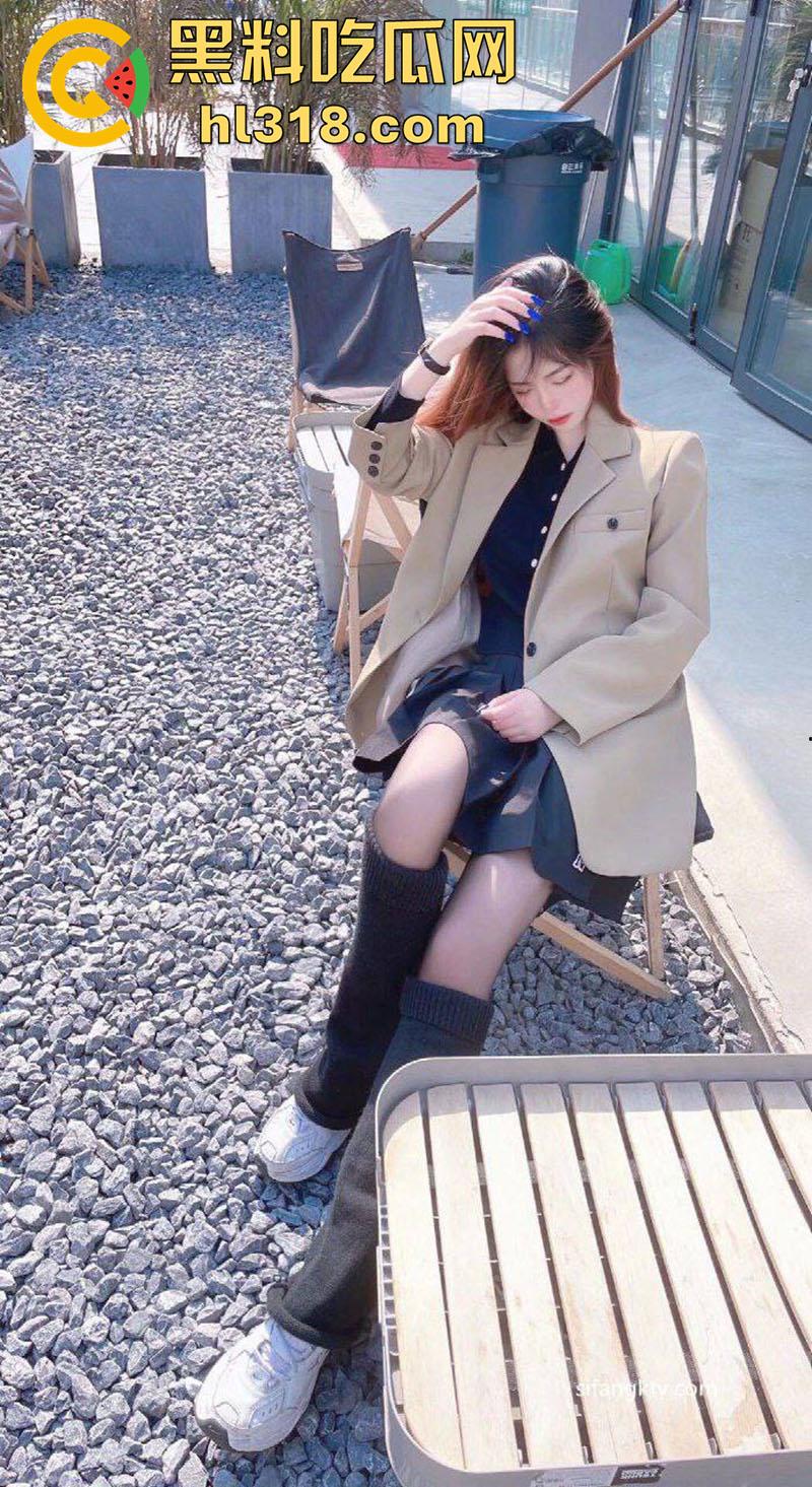 南京模特级女神【李怡楠】,完美身材气质美女,背着男友约炮开迈腾的小伙,性爱自拍激情啪啪!-1