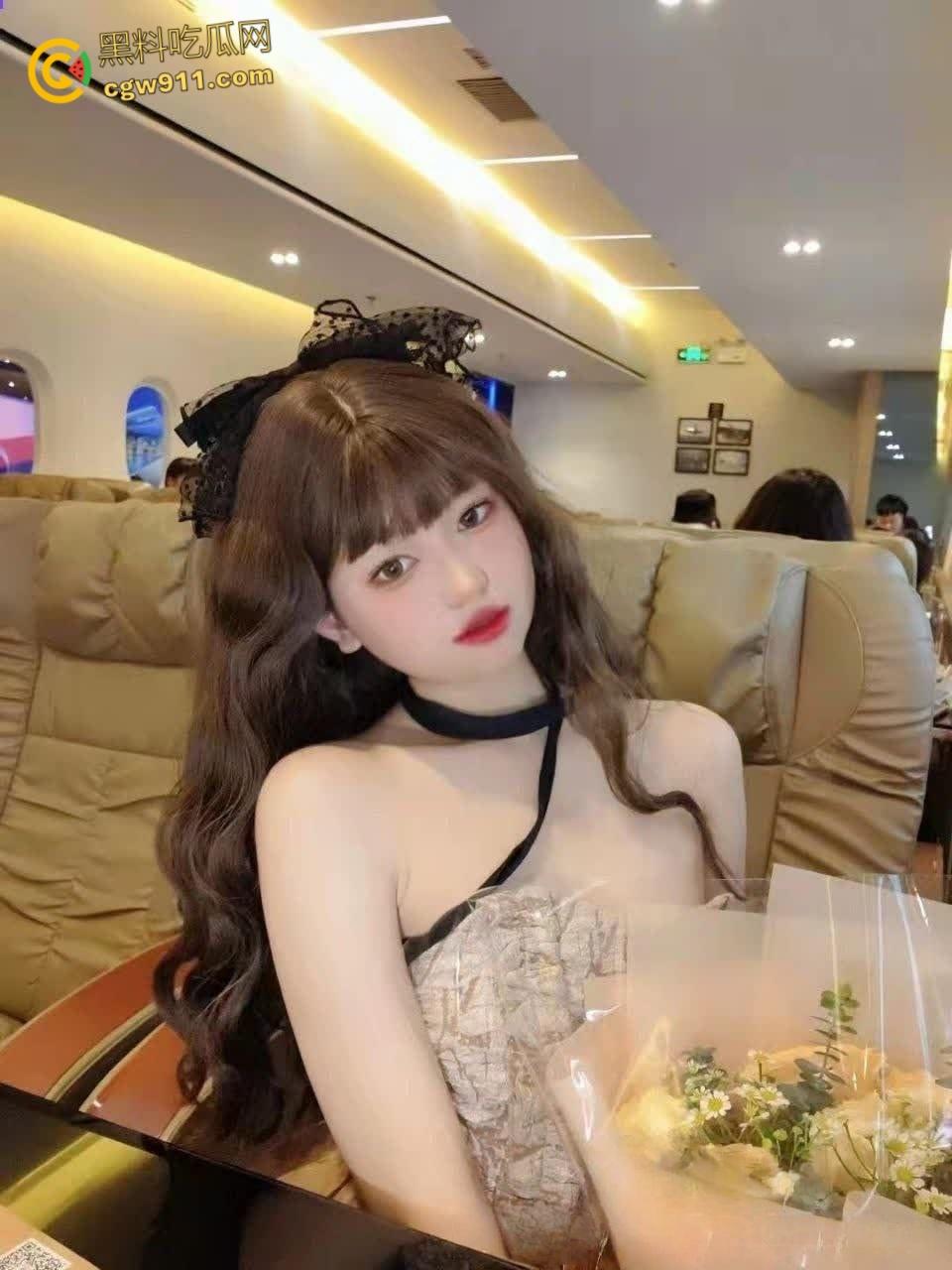 高颜值极品身材小萝莉,被富家公子调教成发情母狗,身穿情趣护士开档白丝,被两人疯狂无套抽插 !-2