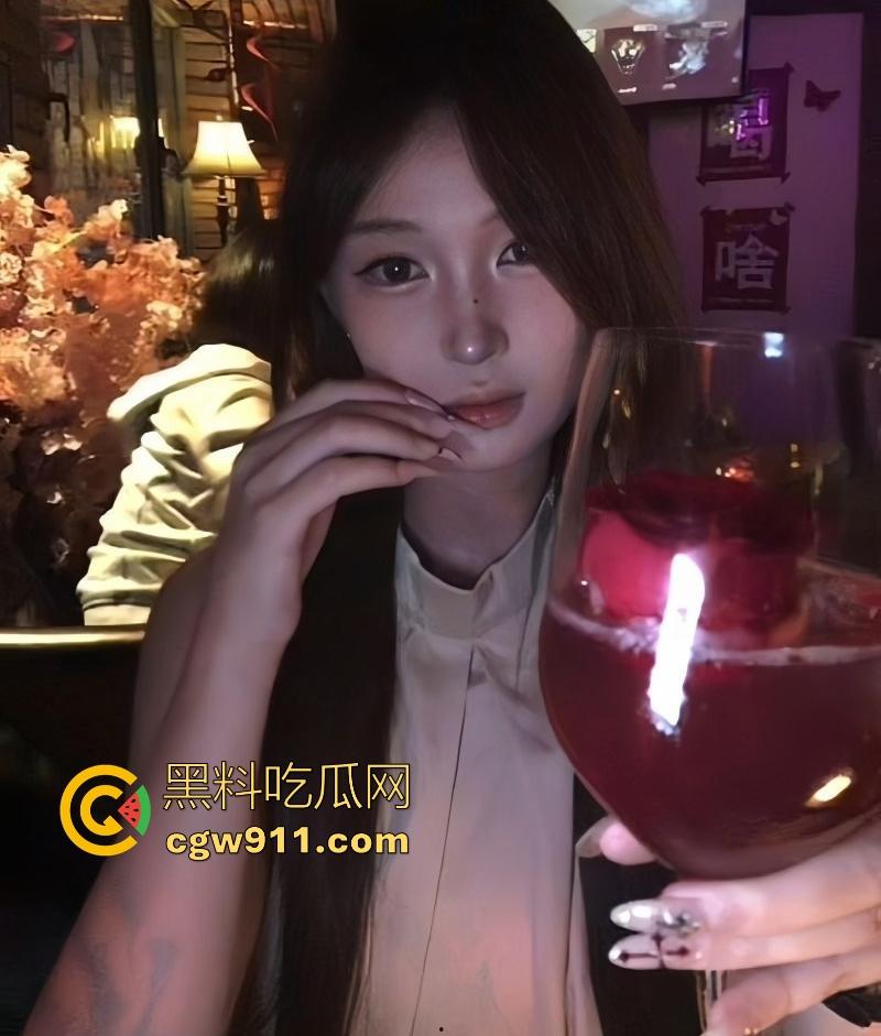 长春大学极品反差学妹【叶雯馨】清纯学妹化身淫荡母狗,丰满美乳白嫩挺拔,白虎嫩穴肥美诱人,骚浪本性尽显!-4