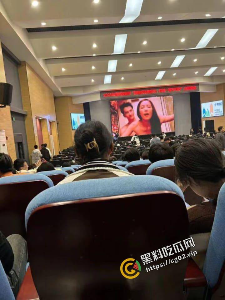 长江大学讲座时播放的不雅视频 完整版来了!韩国经典色情电影《新建文件夹2》小伙子很有品味!(字幕版)-1