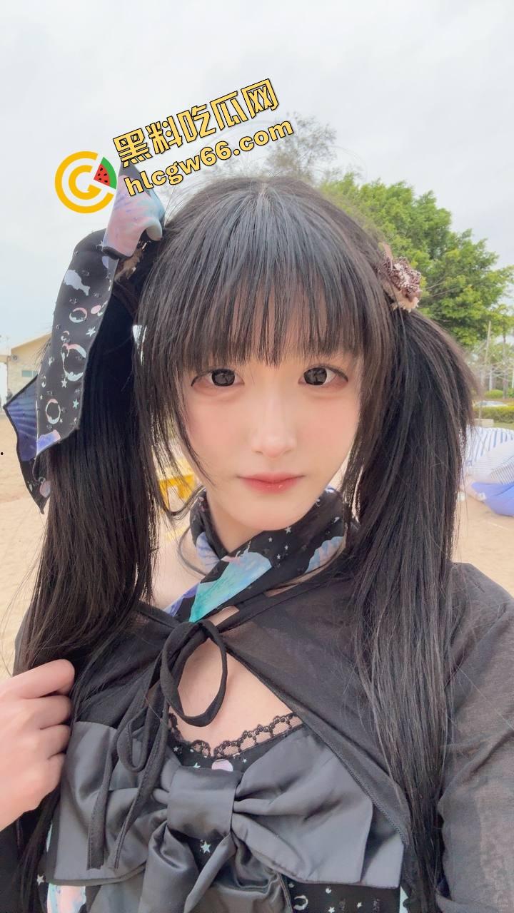 抖音网红『两个达不刘』人兽直播炸裂，妹子陪大哥聊骚，拉布拉多扑上来操她怼得生无可恋！-2