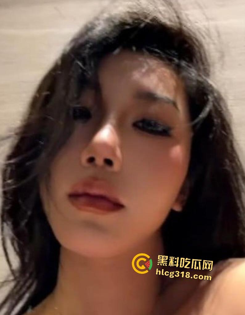 浙大【周志英】大三清纯学霸私下跪式口交,后入屁股大正面奶子大,丝毫不输当年张柏芝!-2