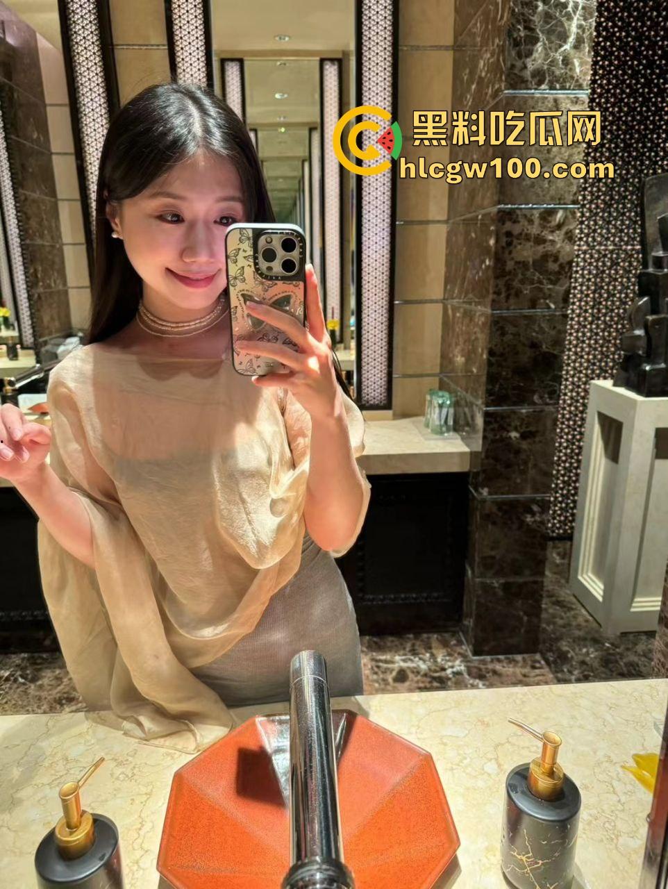 深圳券商圈惊现双标女,高冷女神【林逸薇】实为陪睡高手,专撩有钱老男人,骚浪风骚口活逆天!-1