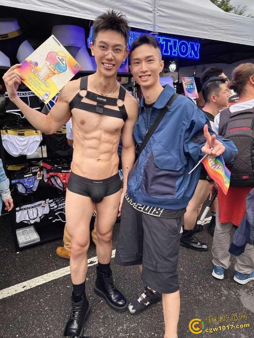 台北同志游行奇葩标语,性取向AI双性恋 ,和AI算命说我是双性恋 ,让奇想在街头绽放,世界为之惊艳!-2