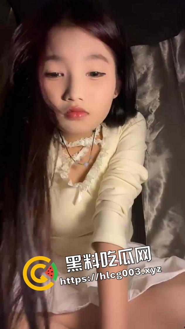 甜美女大学生宿舍直播网调！超甜妹妹自慰毒龙 白眼高潮 差点被舍友发现 付费直播流出-5