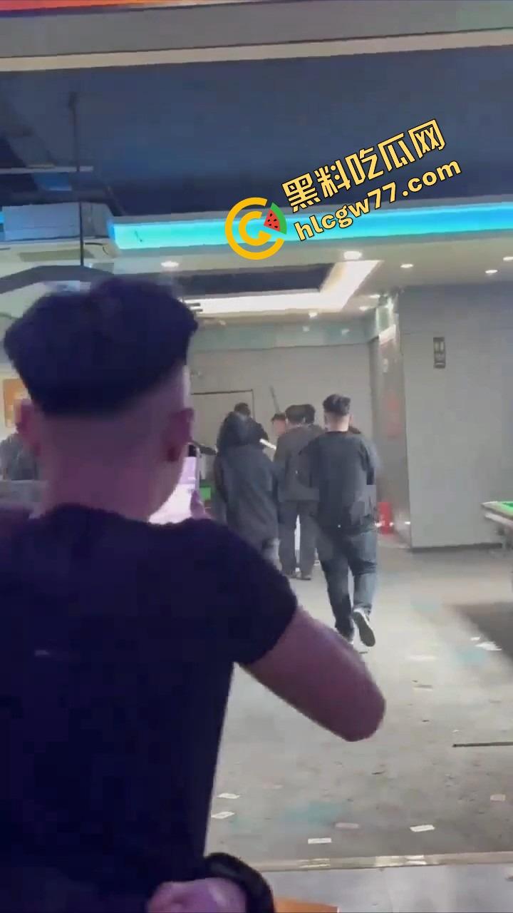 你别惹精神小伙，裤腰带一勒，砍山刀一抽，上来就给你一刀！你以为他是人？他是行走的社会炸弹！-5