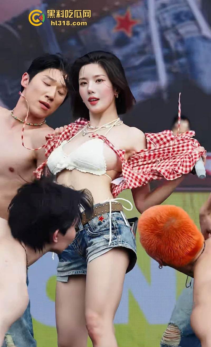 韩国水弹音乐节【权恩妃】骚浪舞蹈表演,魔鬼身材性感舞姿,巨乳随着音乐节拍而跳动,每一帧令人目不转睛!-7