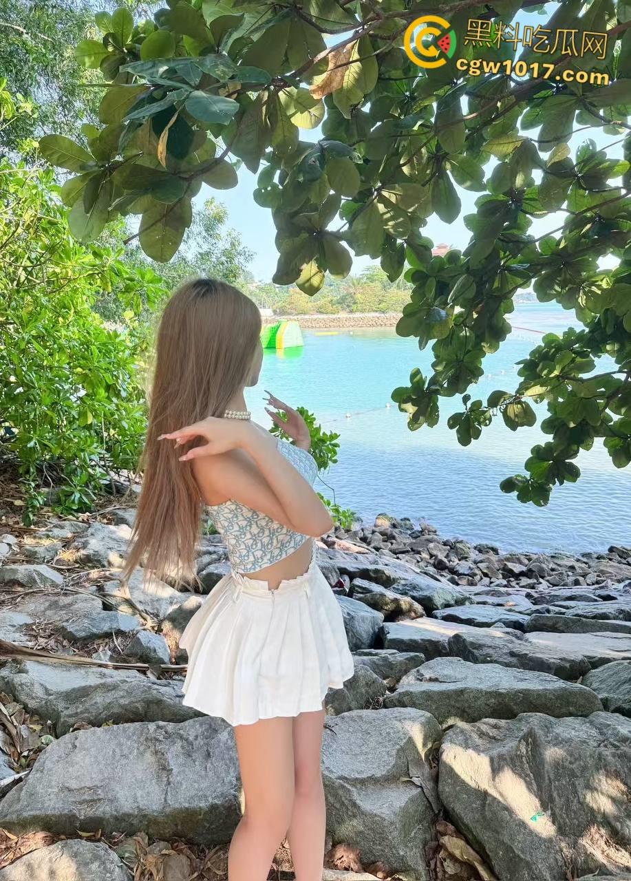 清纯小美女【沈佳惠】蕾丝制服,完美颜值肤白如雪,床上骚浪口交肉棒,女上骑乘翘臀摇曳,无套狂插精液射嘴!-3