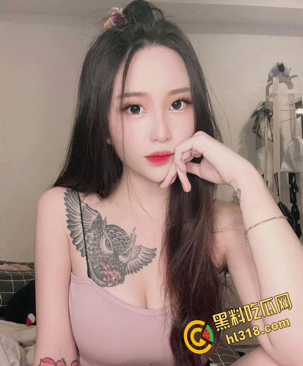 IG巨乳网红【lover】,贴心给男友乳交口交,饱满光泽的巨乳被各种揉捏,按在床上狠狠后入!!-3