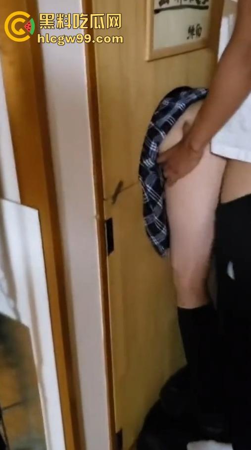 帝都调教大佬神级操作,亲手养成的骚逼变成公厕,群友轮番带套上阵爆操,这才是真正的共享经济!-12