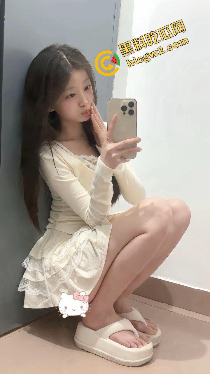 抖音清纯反差婊学生妹『愛意随風起』酒吧蹦迪被灌醉 到单男家后入猛怼!独家曝光!-3