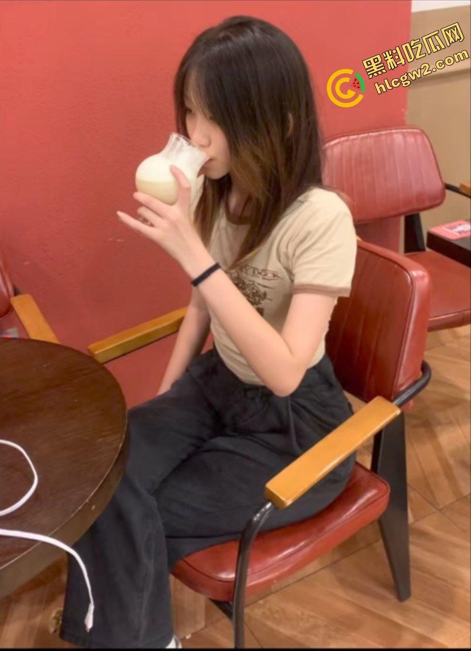 抖音清纯反差婊学生妹『愛意随風起』酒吧蹦迪被灌醉 到单男家后入猛怼!独家曝光!-4