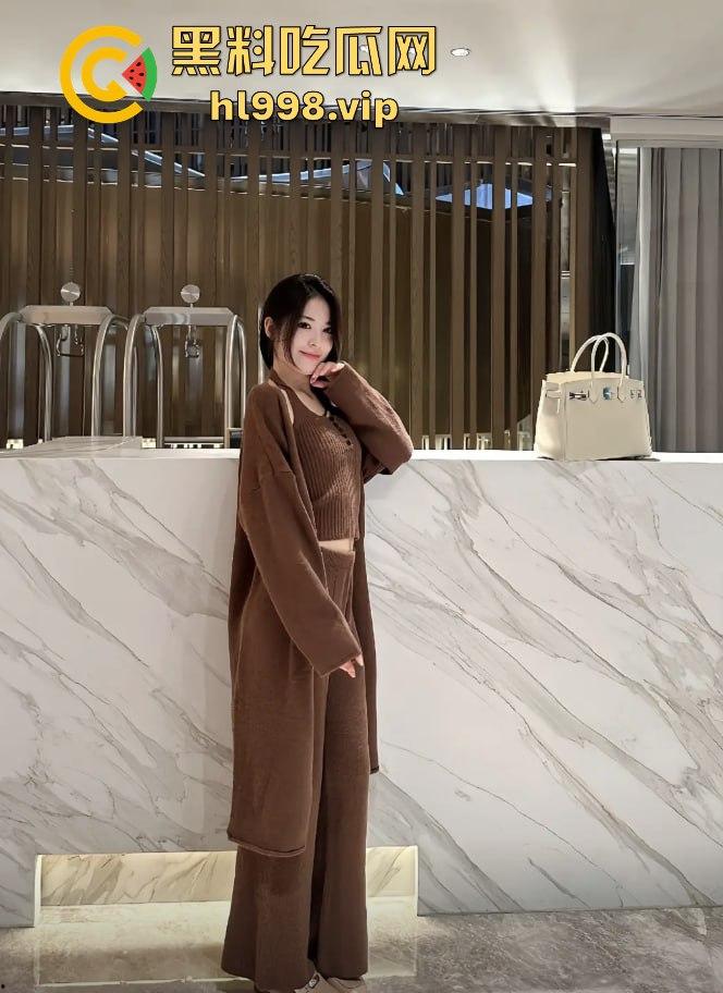 河南抖音小网红『王格格』遇上假富二代,幻想成阔太结果被骗光身子,做爱视频流出真是人财两空!-10