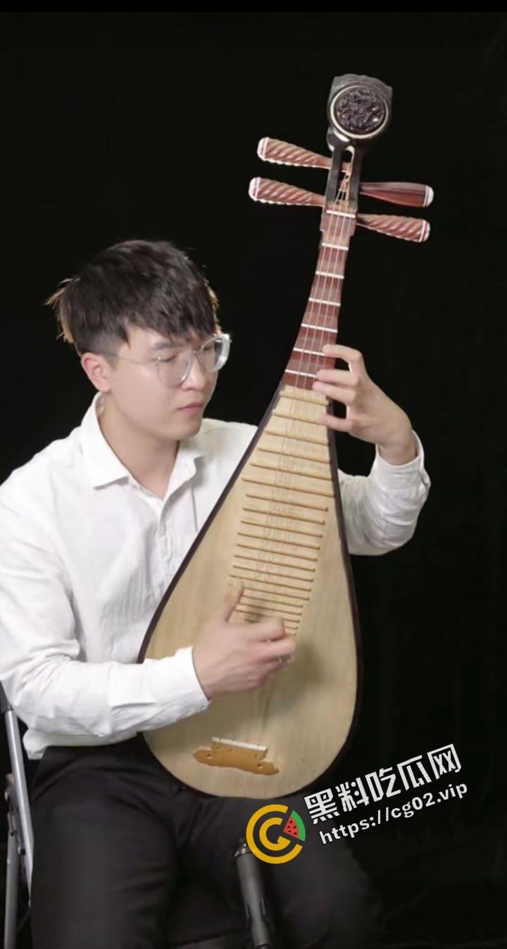 开盒曝光!抖音【会一点琵琶的邵老师】真名邵挺 有家事且女儿刚四个月的情况下 勾引学员 裸聊打飞机 视频曝光!-3