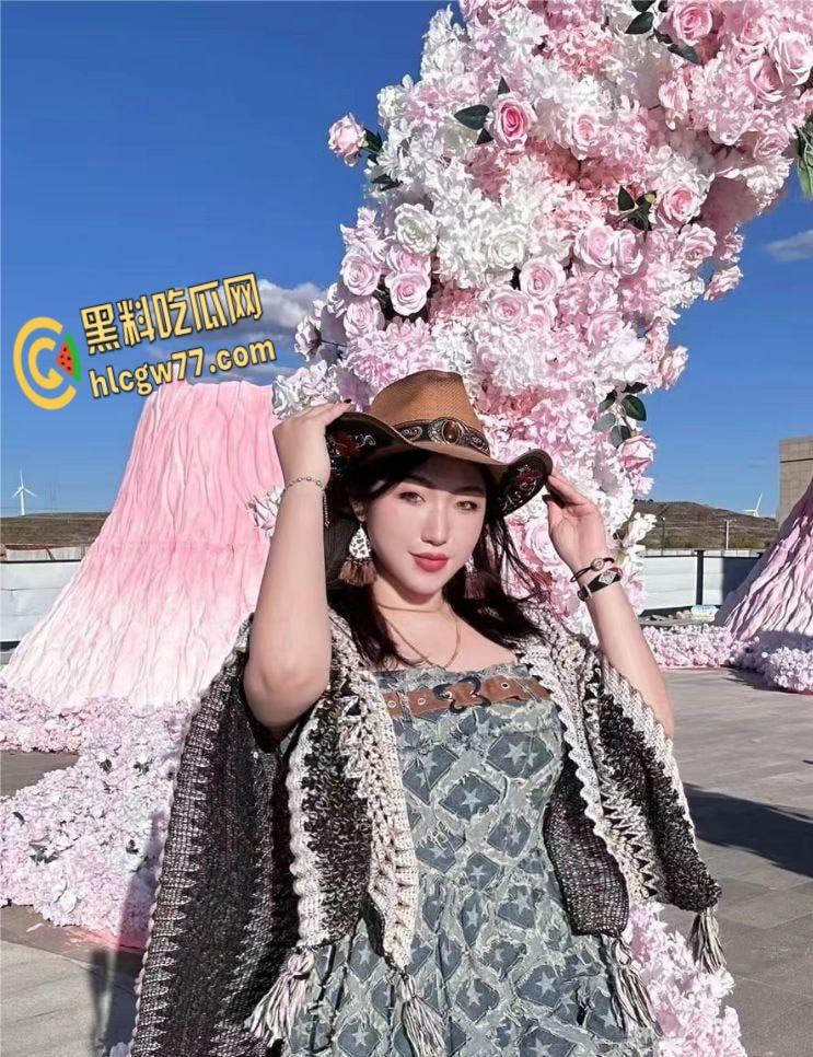 山东大奶母猪出轨视频流出,骚货饥渴难耐,肉棒满足不了还要加一根香蕉!-2