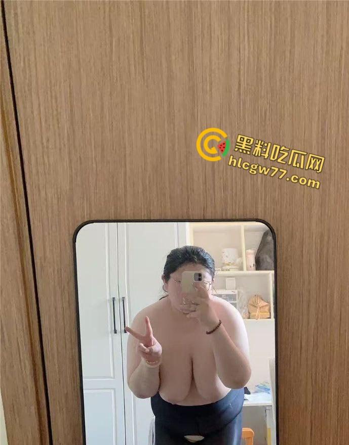 山东大奶母猪出轨视频流出,骚货饥渴难耐,肉棒满足不了还要加一根香蕉!-4