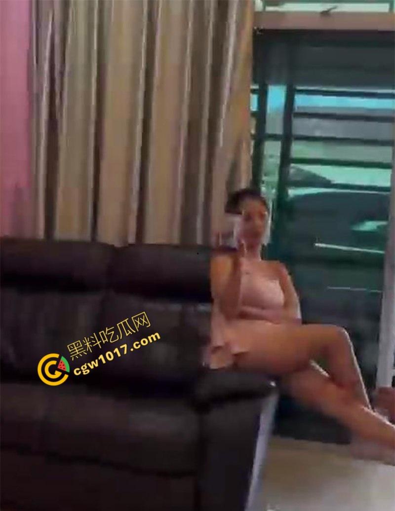 广州美艳人妻现场直播抓奸!小三家踢馆被情敌挑衅,骑脖暴揍出轨老公,原配这身材真赞-10