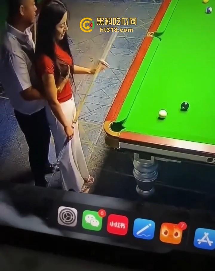 打台球陪练是个借口,陪睡才是真实目的,玩得不是台上那几颗球,而是美女教练的那两颗~还有如何进洞!-4