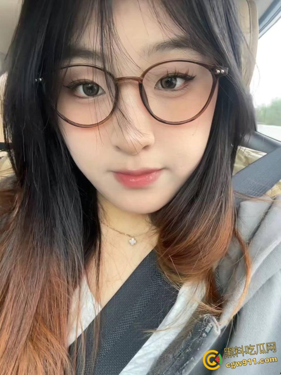 浙江中医药大学微胖眼镜妹【陈思思】,刚进酒店主动脱衣化身小母狗,酷爱口交沉迷榨精,眼神拉丝表情无比淫荡 !-3