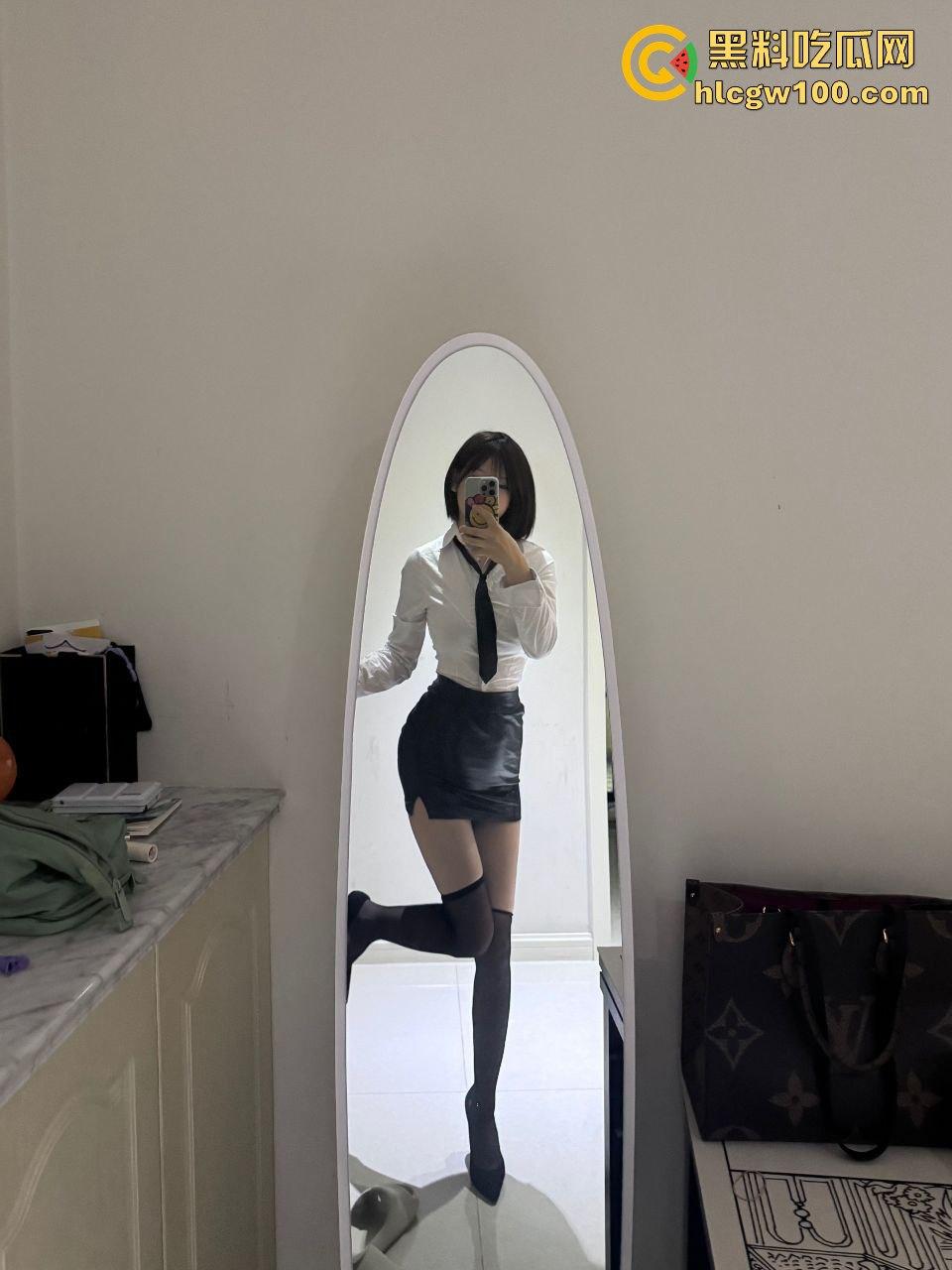 舌钉妹子酒店开房服务口到飞起 哥们投稿刺激经历 舌头缠绕加震动效果让人上头 这才是真正的口技巅峰!-6