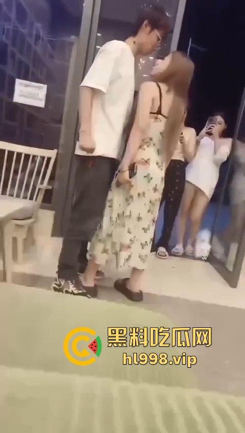 某红书的集美们炸了!好战友被臭男人暴打,结果竟是她乱吐口水惹的祸?-1