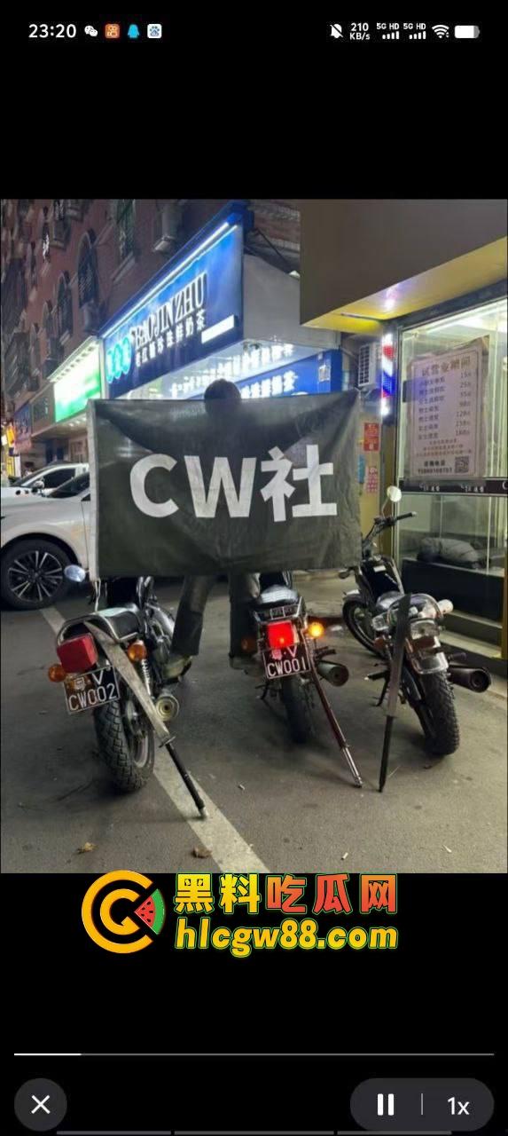 普宁盛产精神小伙,精神小伙又疯了?刀仔砍人血溅街头,这回不是社会摇,是进局子摇!-10