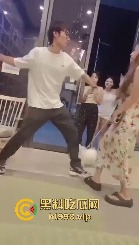 某红书的集美们炸了!好战友被臭男人暴打,结果竟是她乱吐口水惹的祸?-6