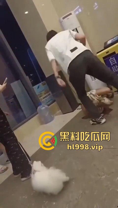 某红书的集美们炸了!好战友被臭男人暴打,结果竟是她乱吐口水惹的祸?-9