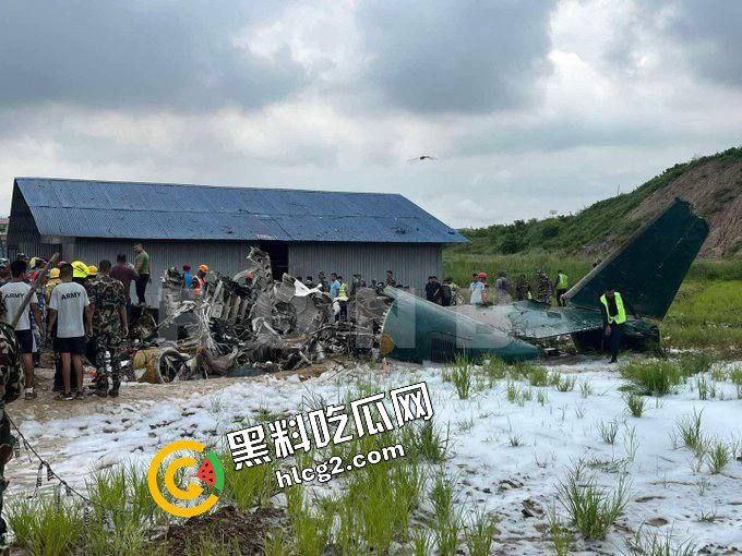 7月24日 尼泊尔加德满都机场一客机起飞时坠毁 事故造成22人不幸死亡!-6