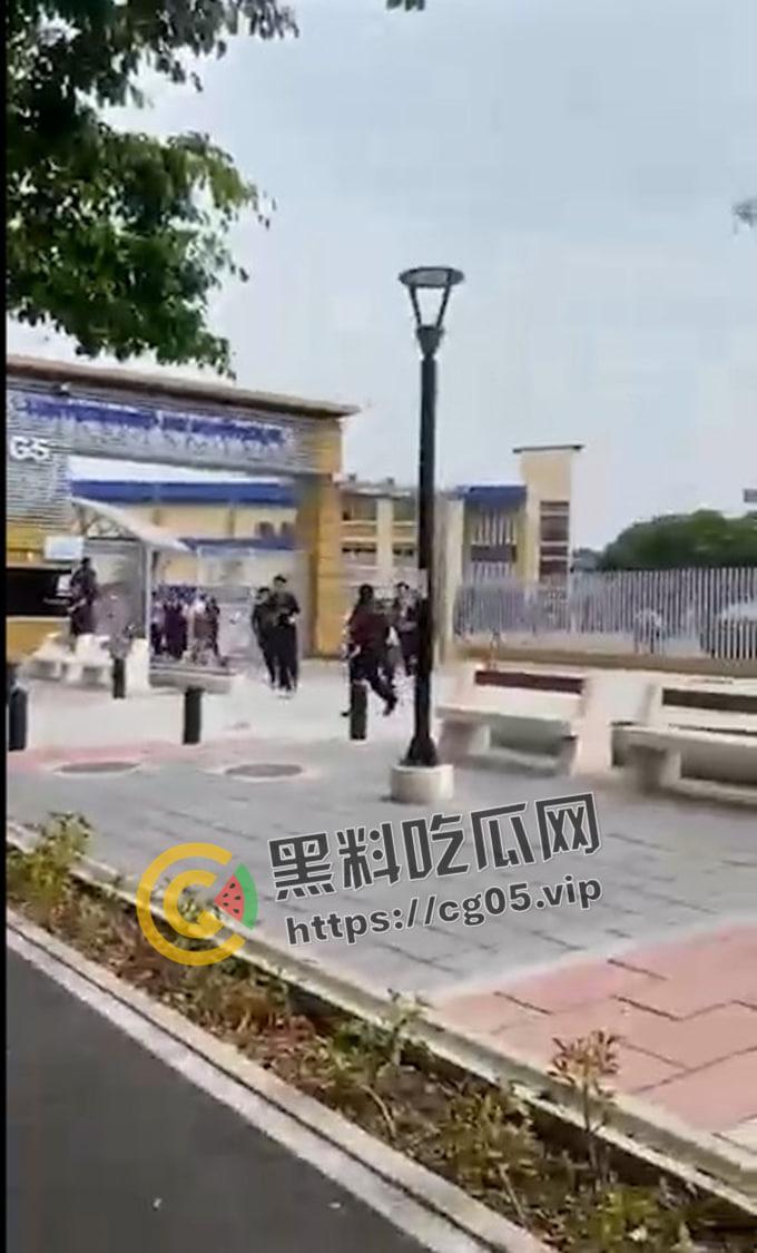 紧急!厄瓜多尔整个国家进入“国内武装冲突”状态,监狱沦陷 电视台绑架 当众火烧人 混乱不堪-4